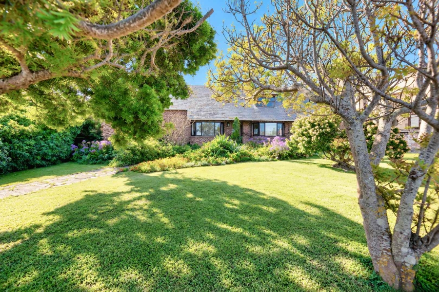 4 Bedroom Property for Sale in Westcliff Western Cape